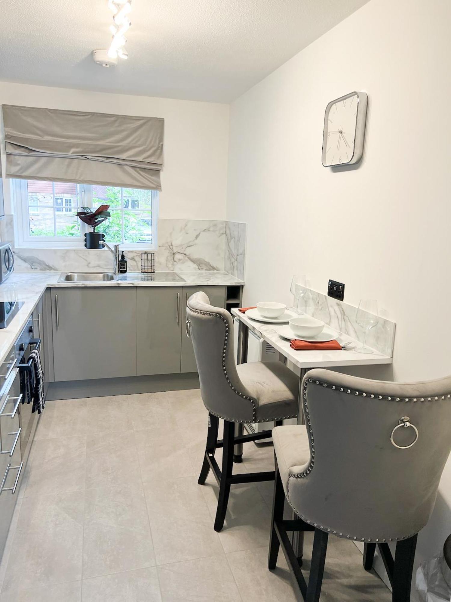 Beautiful Apartment In Beckton With Private Entrance And Garden Londra Esterno foto