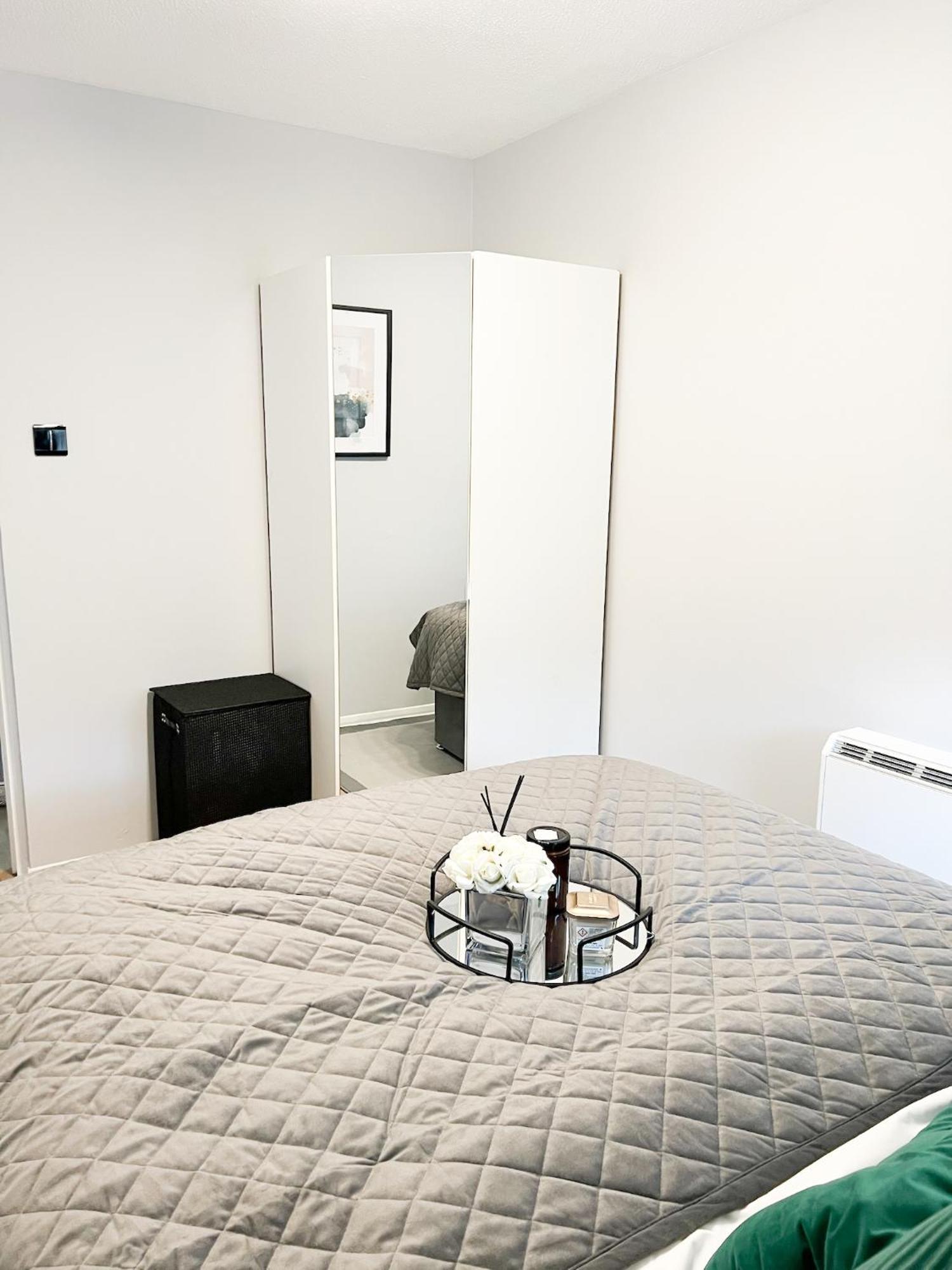 Beautiful Apartment In Beckton With Private Entrance And Garden Londra Esterno foto