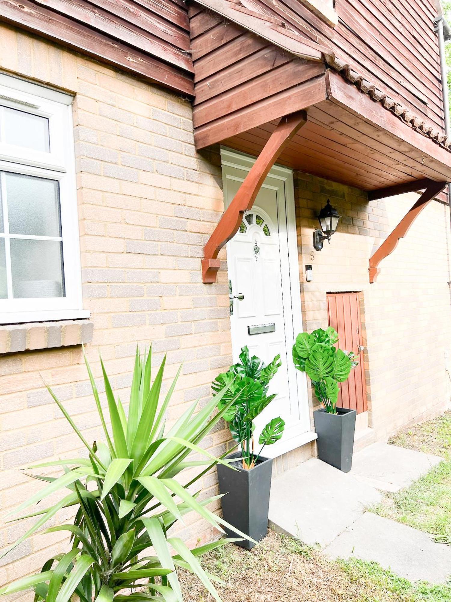 Beautiful Apartment In Beckton With Private Entrance And Garden Londra Esterno foto
